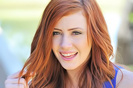 Redheaded babe shows her incredible pasty body while posing outdoors