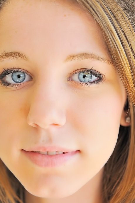 Slim teen doing some really exciting yoga poses while in the nude