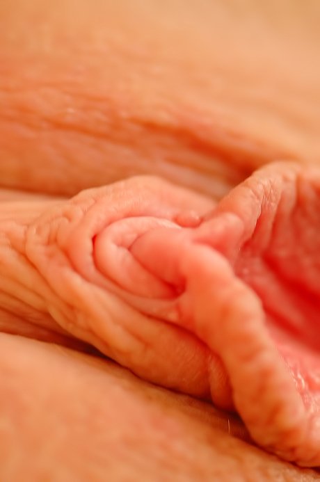 Redheaded babe gives you amazing close-ups of her beautiful labia