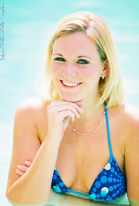 Bikini-wearing beauty shows her perky butt and cums repeatedly too