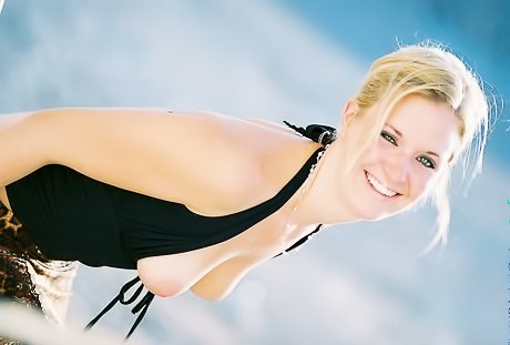 Long-legged blonde showing her appealing body in a hot outdoor gallery