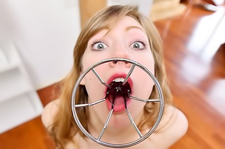 Skinny slag screaming loudly while masturbating like a woman possessed