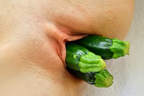 Redheaded chick stuffing her pussy full of vegetable for the camera