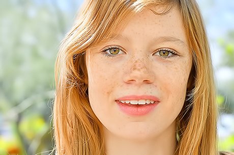 Pasty redhead goes full-on exhibitionist in a sexy little gallery