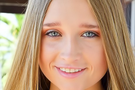 Attractive babe with blue eyes wants to finger her cooch big time