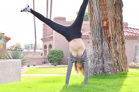 Insane flexibility on display in a solo outdoor posing gallery